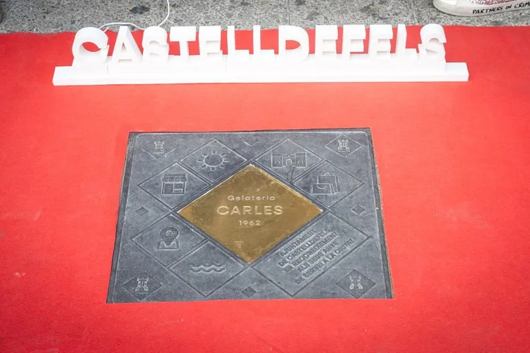 Placa oficial de Establecimiento Emblemático — Gelateria Carles 1962