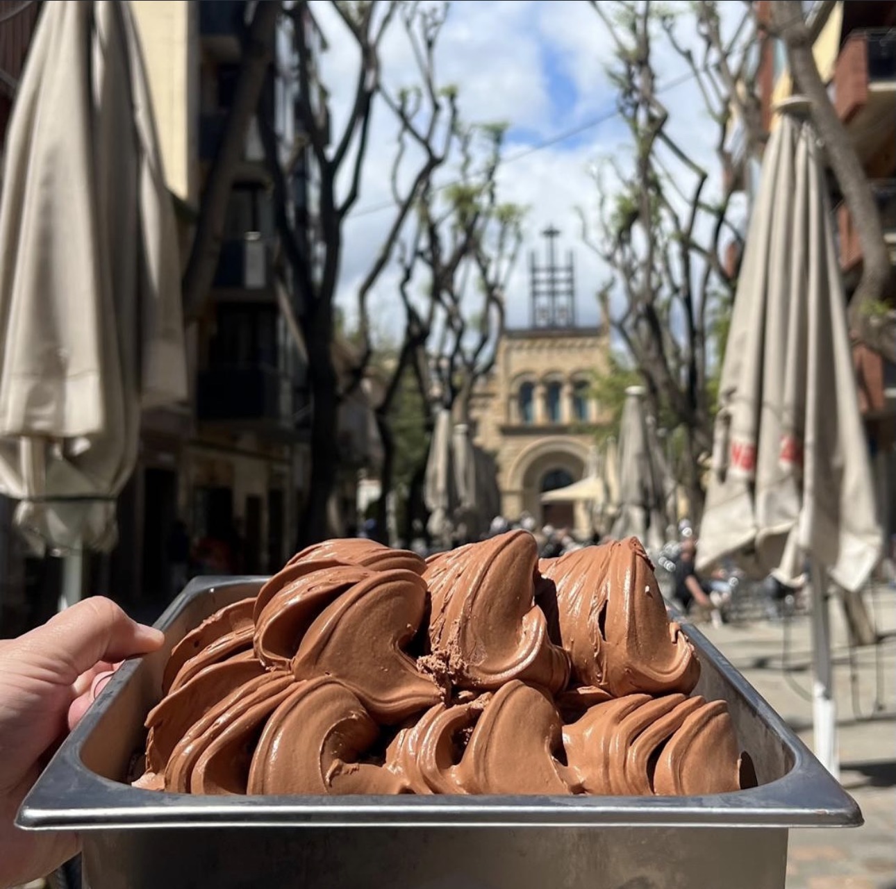 Helado de chocolate en la rambla de Castelldefels