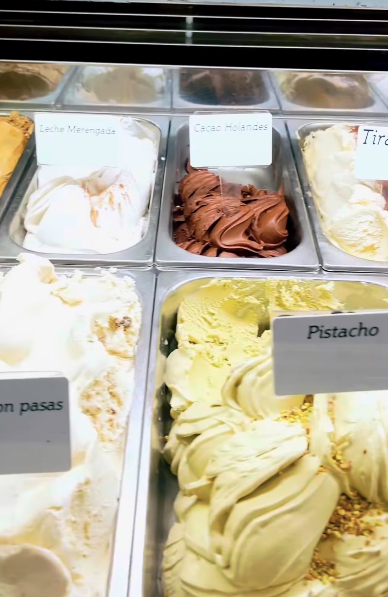 Pistacho, cacao holandés, leche merengada, tiramisú