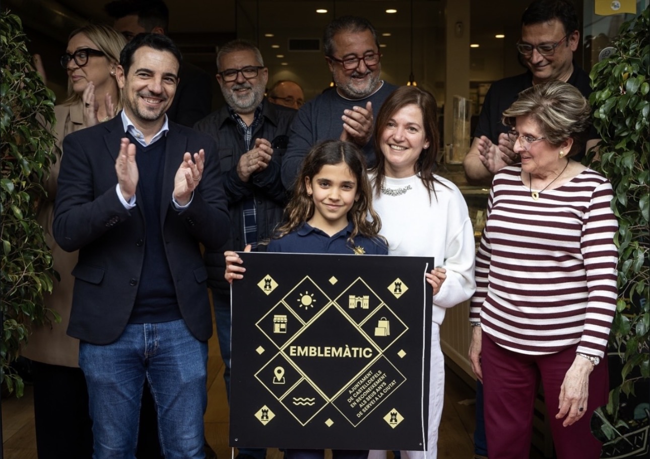 Recepción del reconocimiento Emblemàtic junto al Alcalde de Castelldefels